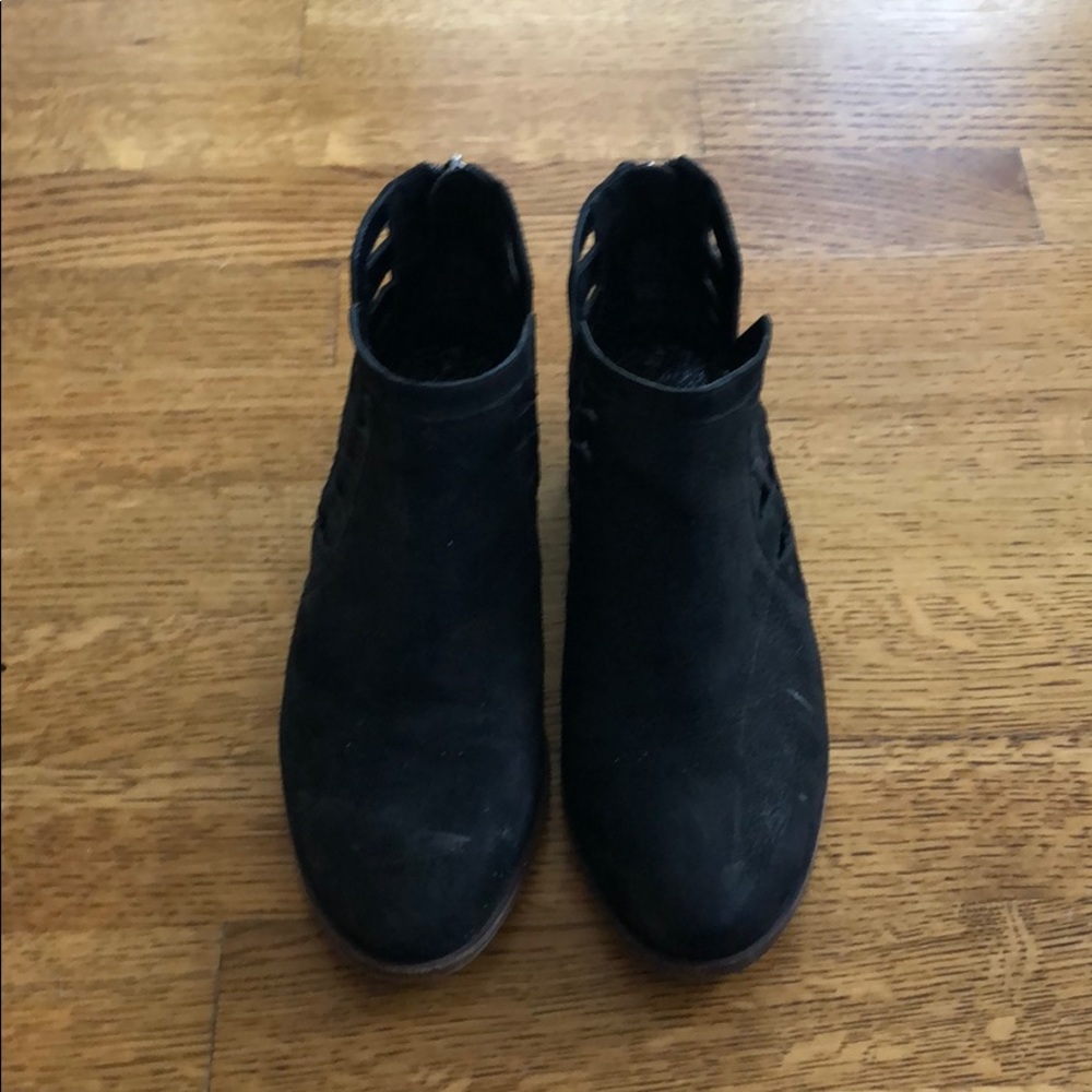 Vince Camuto Black Booties Size 6